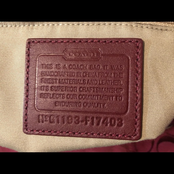 Red Coach medium size handbag - Picture 3 of 3